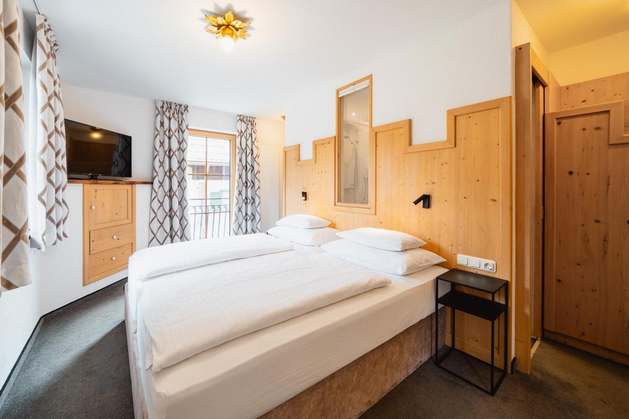 Schindler Hotel 3*
